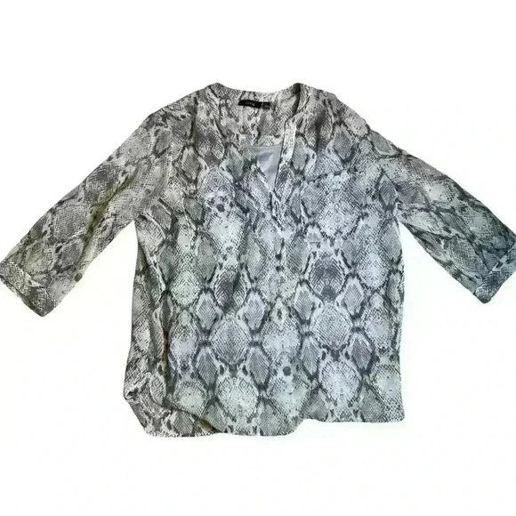 Apt. 9 Sheer Women Blouse Snake Print Gray, V Neck, Size L 3/4 Roll Tab Sleeve - Picture 3 of 8
